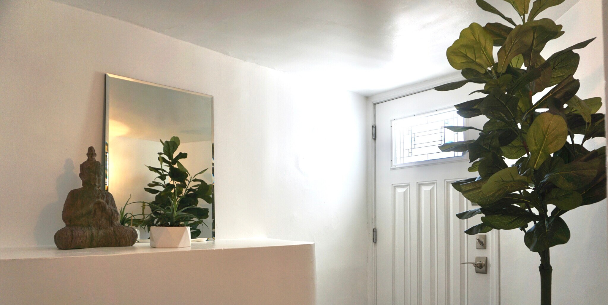 Entry Foyer - 957 Boulevard E