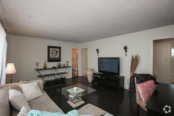 Building Photo - 2328 Virginia Ave