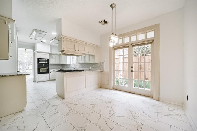 Building Photo - 15738 Fleetwood Oaks Dr