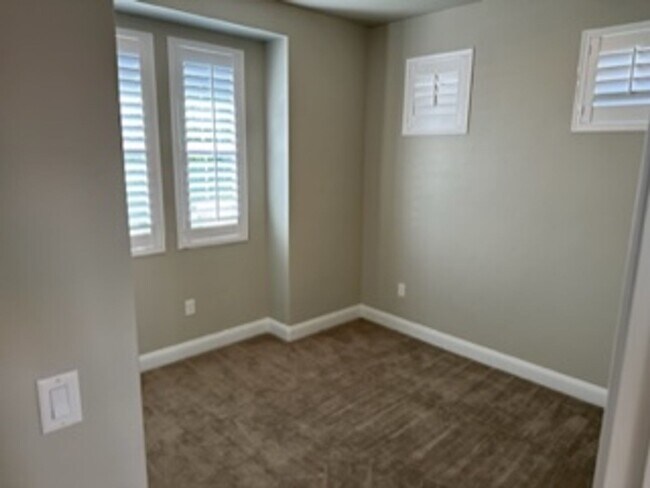 Building Photo - 4 Bedroom Condo With a Community Pool and ...