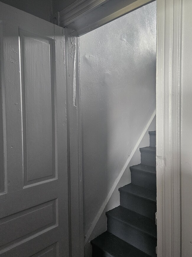 Building Photo - 635 Hawthore Ave