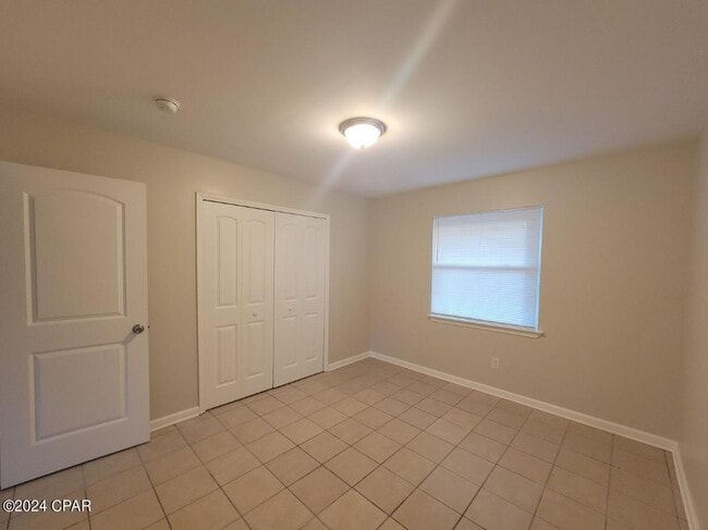 Building Photo - 5820 Hickory St