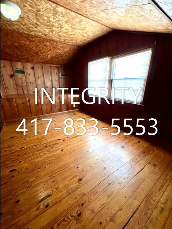 Building Photo - 1537 N Kentwood Ave