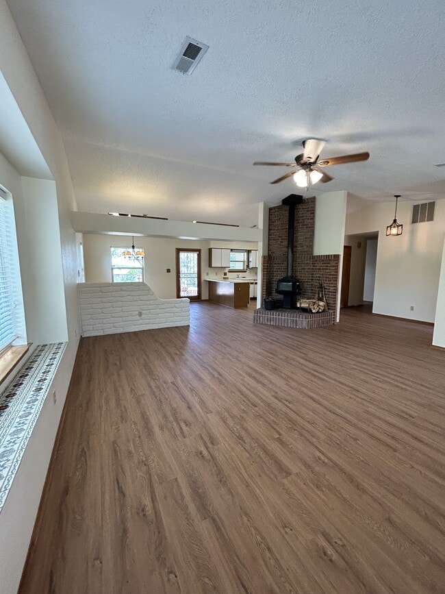 Building Photo - 1 Autumnwood Ct