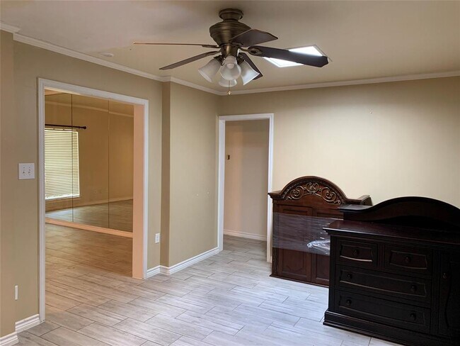 Building Photo - 1817 Saxony Ln