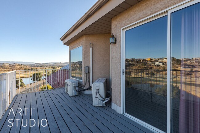 Building Photo - Spacious 3-Bedroom Walk-Out Basement Apartment in Desirable Bloomington Hills