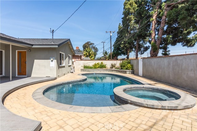 Building Photo - 828 Stevely Ave