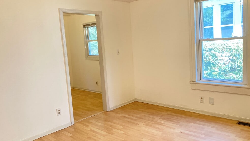 Building Photo - 201 E Caldwell Ave