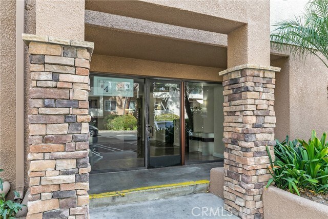Building Photo - 5500 Owensmouth Ave