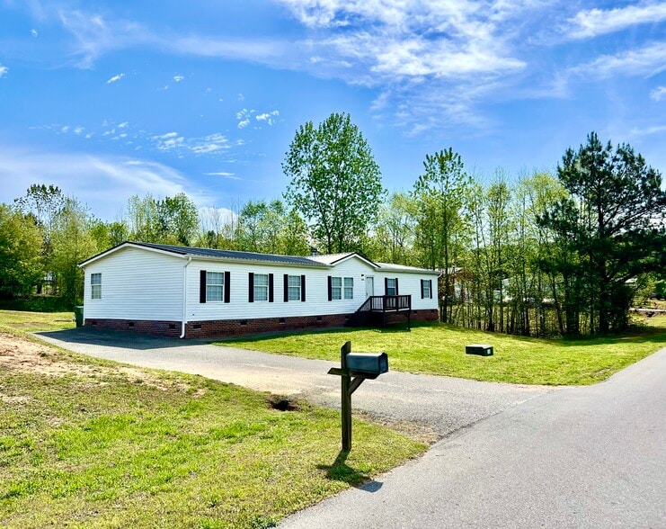 Building Photo - 2024 Rocky Creek Ln