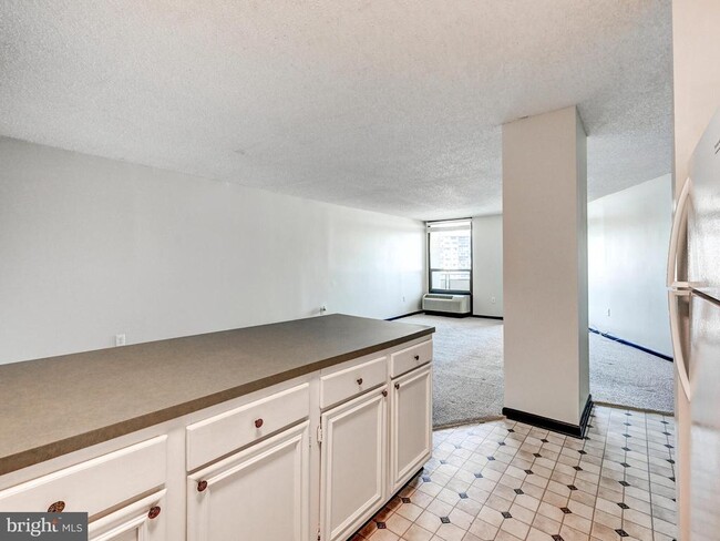 Building Photo - 205 E Joppa Rd