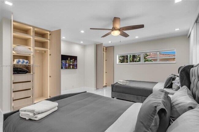 Building Photo - 3 bedroom in Hollywood FL 33019
