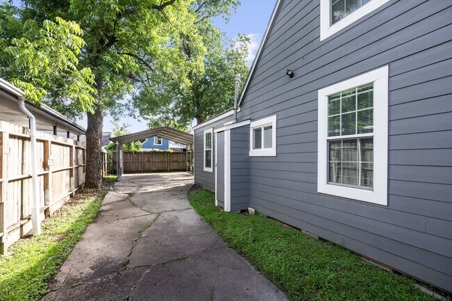 Building Photo - 5737 Dorbrandt St