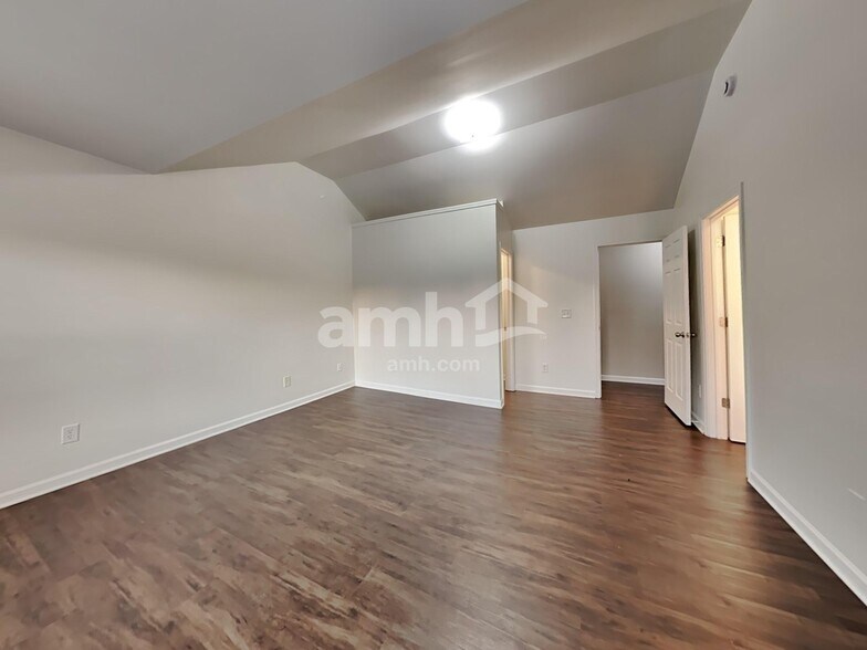 Building Photo - 367 Hidden Creek Ln