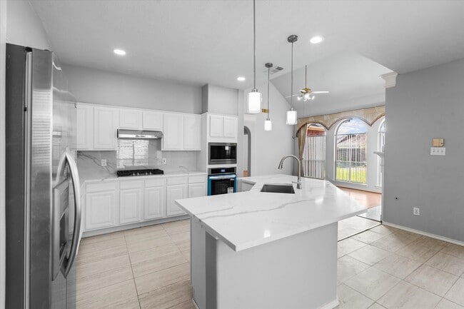 Building Photo - 3914 Clarestone Dr