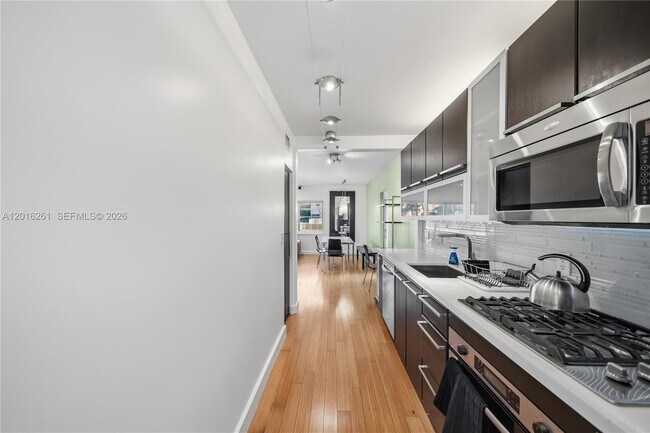 Building Photo - 7207 Bay Dr