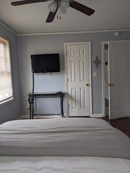 Building Photo - 389 E Rhinehill Rd SE