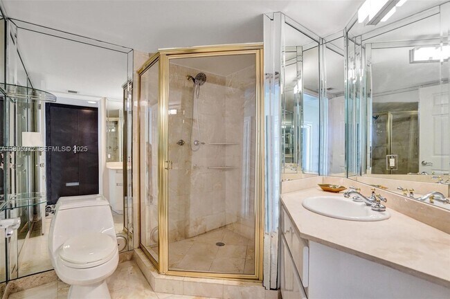 Building Photo - 16711 Collins Ave