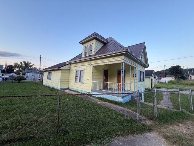 Primary Photo - Four Bedroom Two Bath Home in Huntington