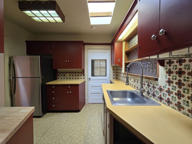 Building Photo - 342 Hillside Ave