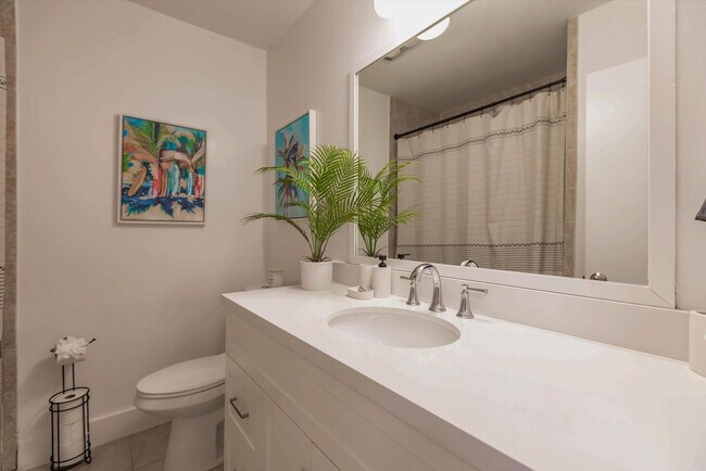 Building Photo - 716-720 Southwest 14th Court-SI FL1-ID1475646P