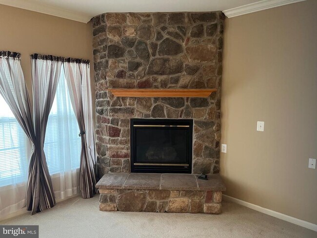 Building Photo - 812 Long Dr