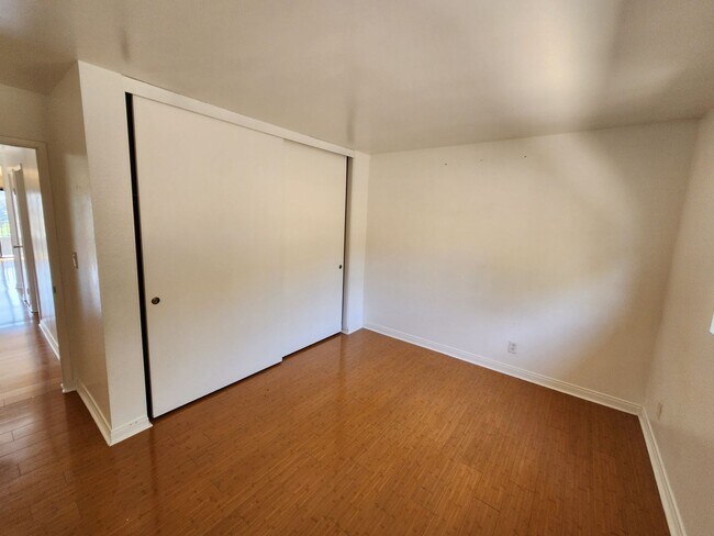 Building Photo - Parkway Manor Community - La Mesa - Upper ...