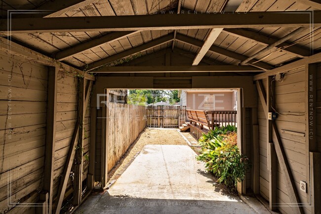 Building Photo - Beautiful 2 Bedroom/1 Bathroom in Springhi...
