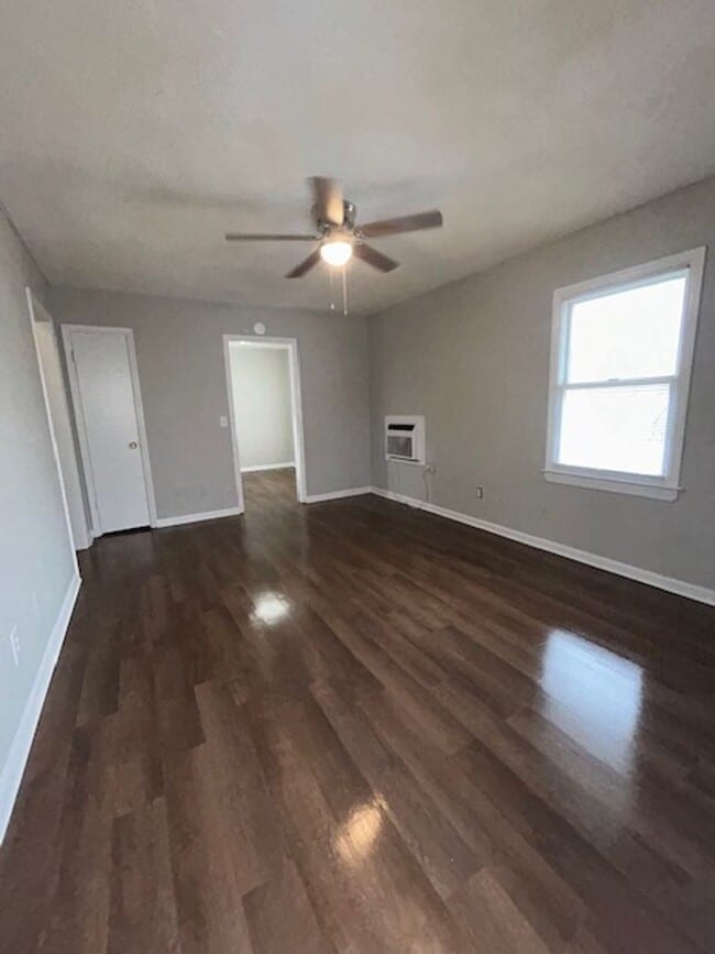 Building Photo - 123A Calvin Court