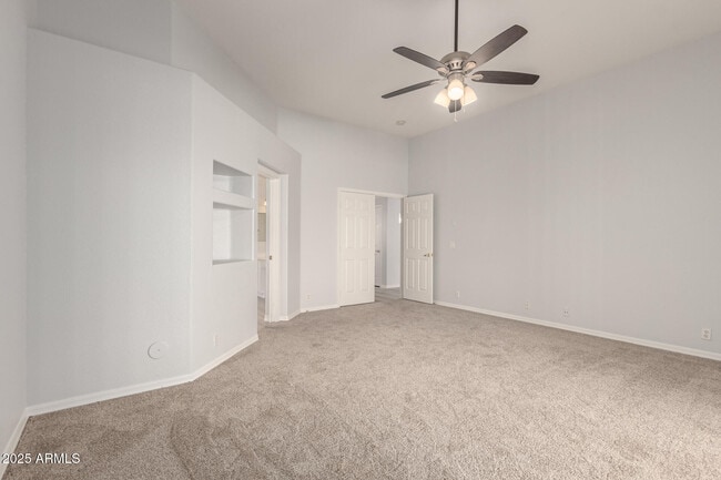 Building Photo - 1526 E Charleston Ave