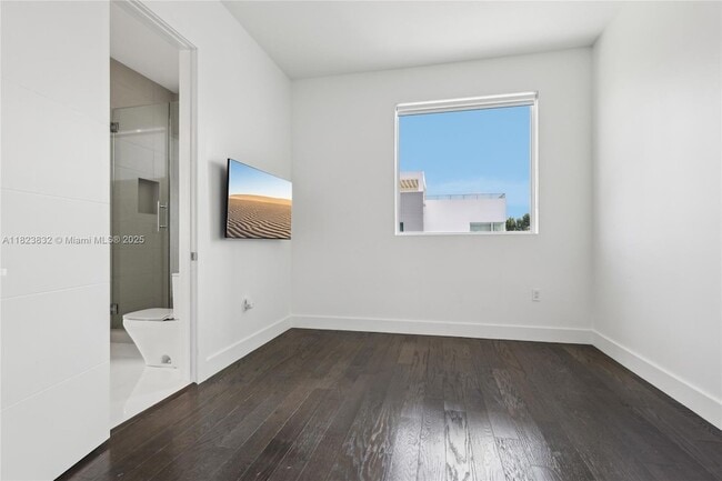 Building Photo - 10445 NW 68th Terrace