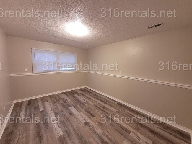 Building Photo - 2135 S Silver St