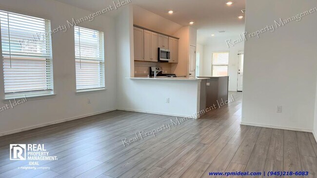Building Photo - $2,300 - 4bed/ 2Bath - Stunning house in F...