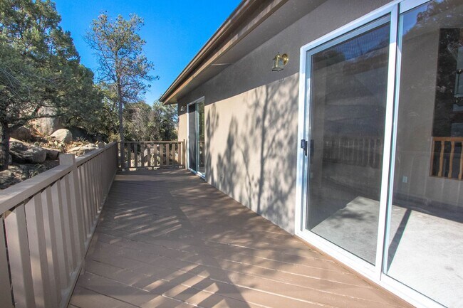 Building Photo - Home located in Pines & Boulders with Views!