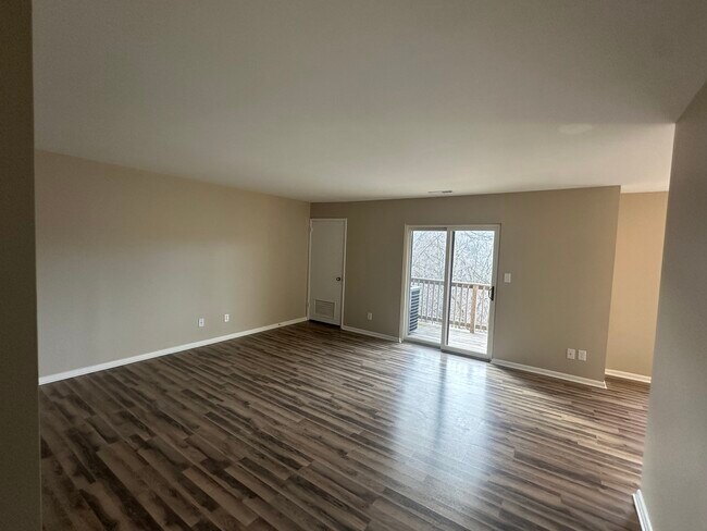 Building Photo - 42 Maple St