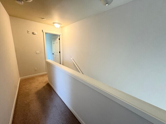 Building Photo - Spacious is Aqua Highlands one bedroom plu...