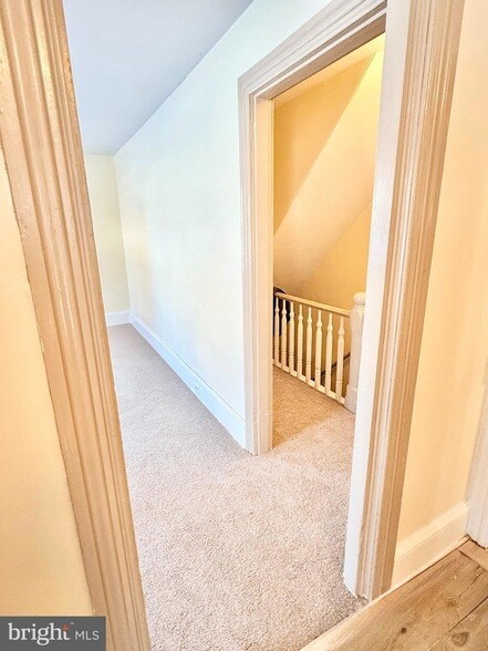 Building Photo - 327 Main St