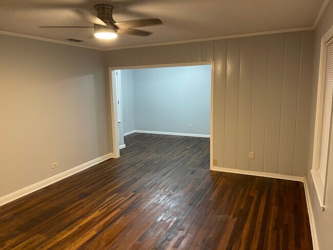 Living & Dining - 229 W George St