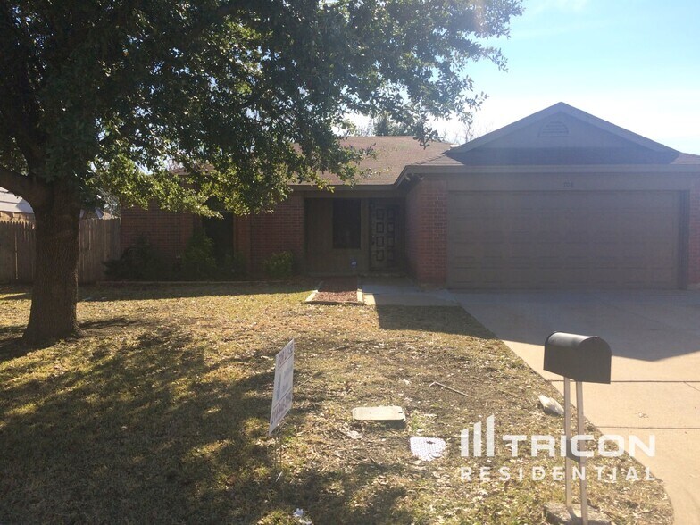 Building Photo - 708 Leedsfield Ct