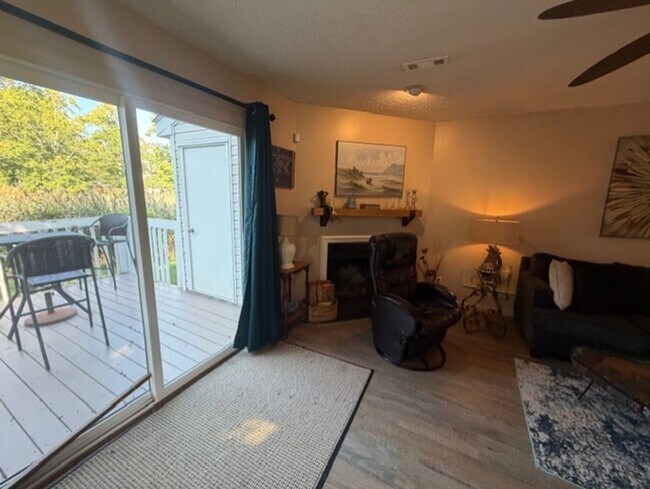 Building Photo - 801 Seawinds Ln