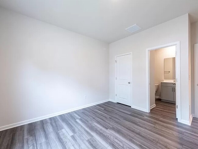 Building Photo - 1032 Umstead Grove Way