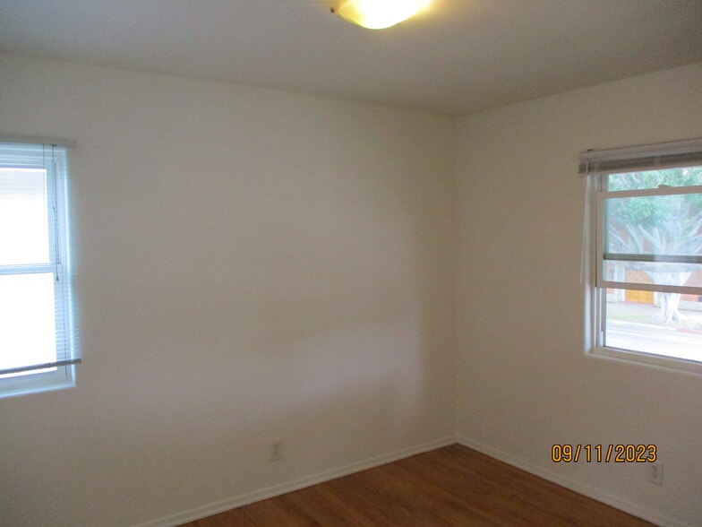Building Photo - 4400 Overland Ave