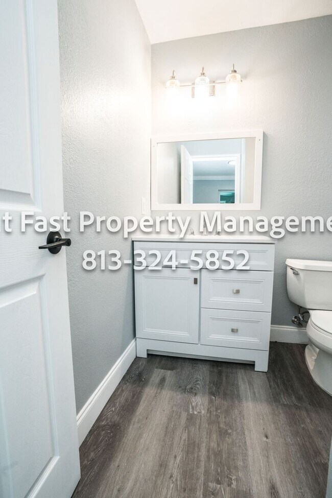 Building Photo - Bright Corner-Lot Home Near Bayshore and City Conveniences