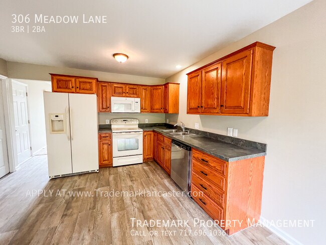 Building Photo - Spacious 3 Bedroom 2 Bath Town Home