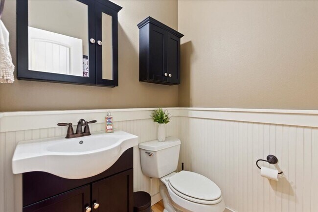 Building Photo - 3-Bedroom Craftsman-Style Home