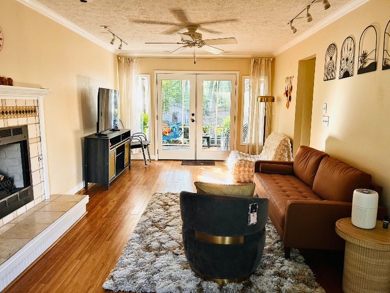 Building Photo - 1071 Standard Dr NE