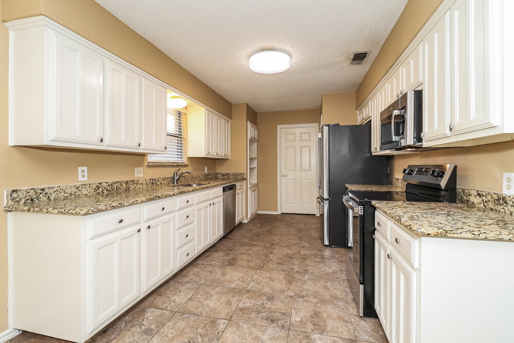 Building Photo - 4900 Barberry Dr