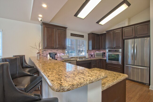 Building Photo - Solms 1 Bed | 1 Bath 670 Sq. Ft.