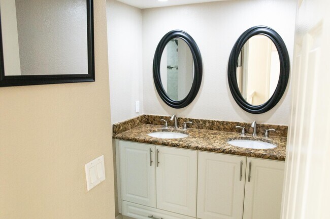 Building Photo - 70 Lake Arbor Dr