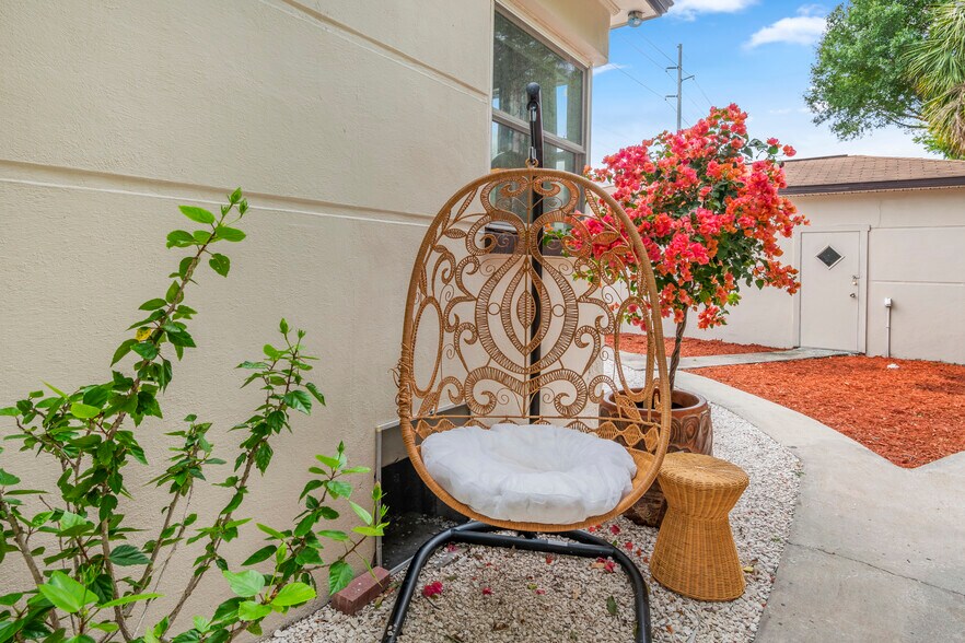 Building Photo - 2402 W Cypress St